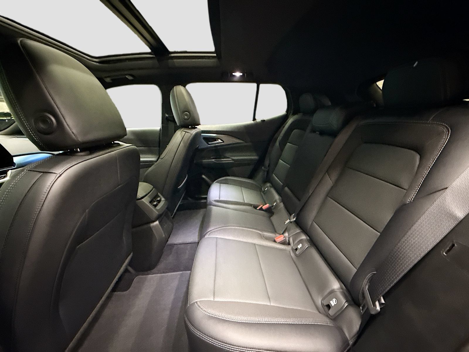 New 2026 Chevrolet Equinox EV LT FWD image 28