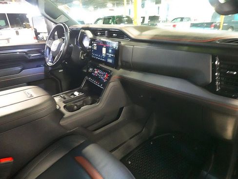 Used 2024 GMC Sierra 2500 AT4 w/ Technology Package AWD/4WD image 31