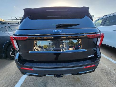 Used 2025 Ford Explorer ST-Line w/ ST-Line Street Pack AWD/4WD image 5