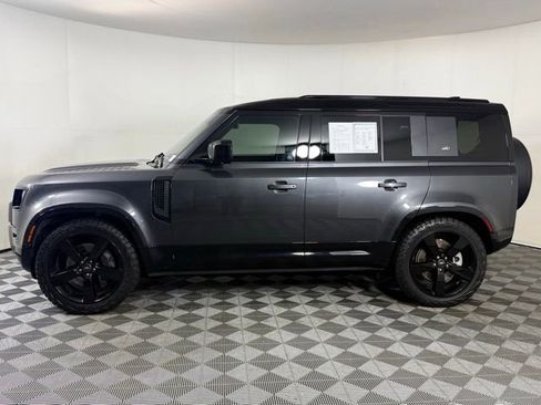 Used 2022 Land Rover Defender 110 X-Dynamic SE image 3