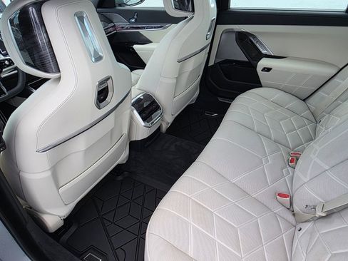 Certified 2025 BMW 750e xDrive w/ Premium Package AWD/4WD image 16