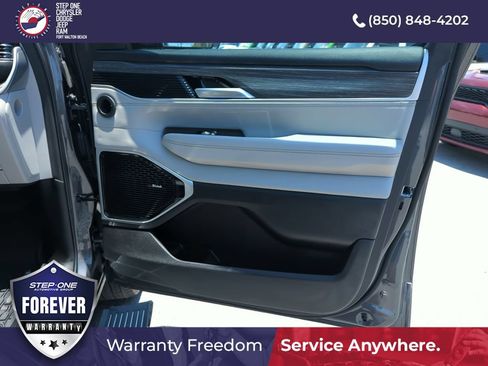 Used 2024 Jeep Wagoneer Series III w/ Premium Group I AWD/4WD image 37
