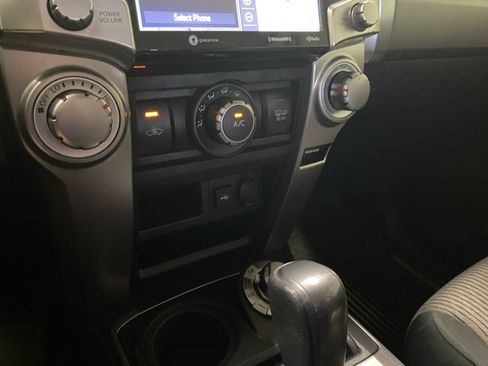 Used 2020 Toyota 4Runner SR5 AWD/4WD image 22