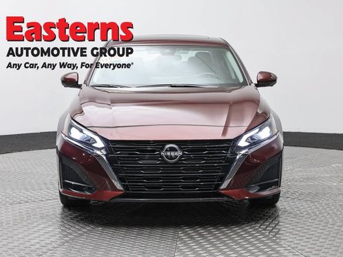 Used 2025 Nissan Altima 2.5 SL FWD image 2
