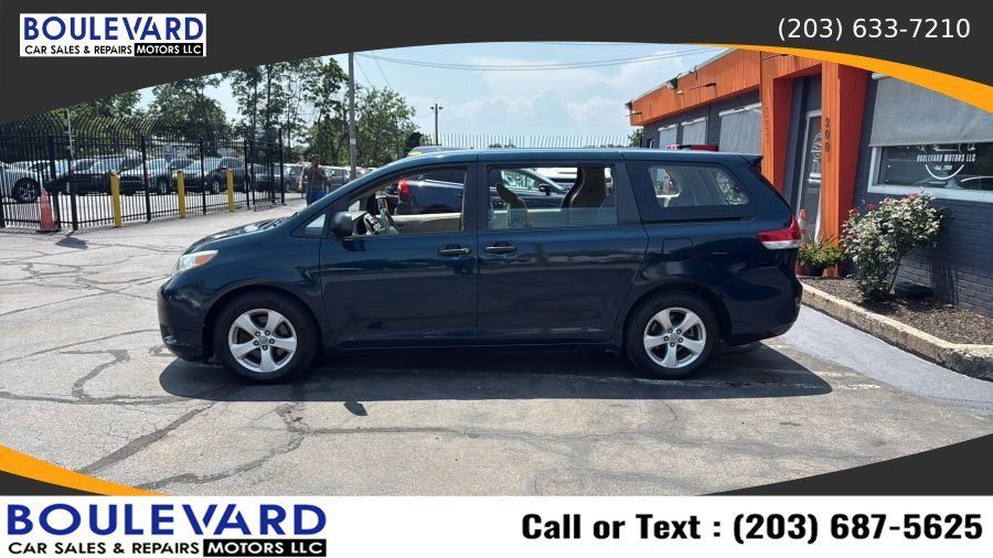 Used 2011 Toyota Sienna FWD image 4