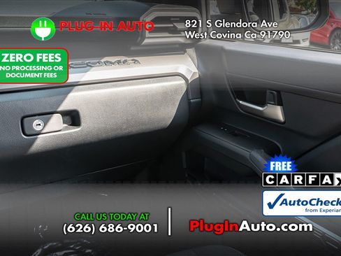 Used 2024 Toyota Tacoma TRD Off-Road AWD/4WD image 16