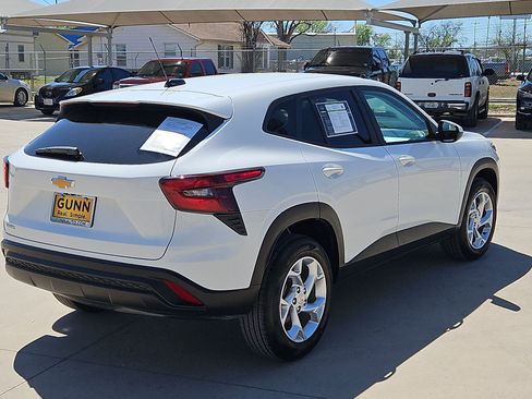 Certified 2025 Chevrolet Trax LS w/ LS Convenience Package image 3