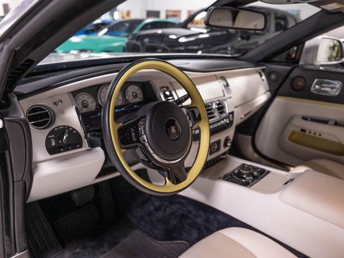 Used 2016 Rolls-Royce Wraith RWD image 9