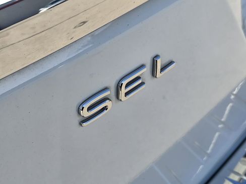 Used 2021 Volkswagen Atlas SEL Premium image 13