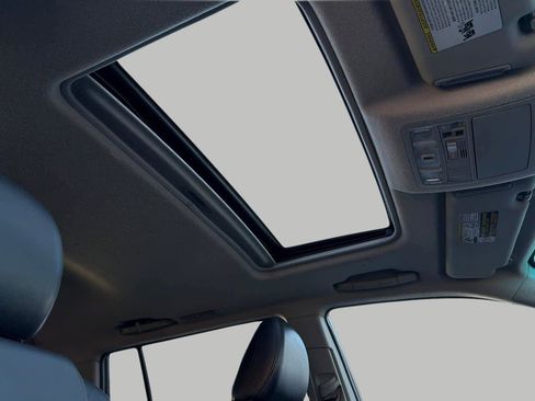 Used 2013 Toyota Highlander SE image 19