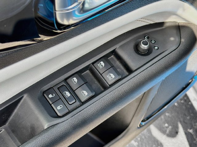 Used 2025 Jeep Compass Limited AWD/4WD image 18