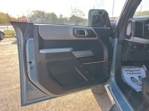 Used 2023 Ford Bronco Badlands image 19