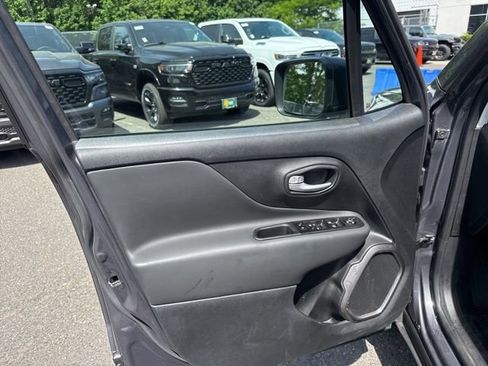 Used 2023 Jeep Renegade Latitude AWD/4WD image 36