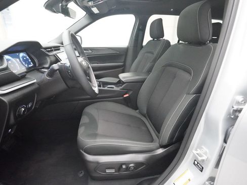Used 2025 Jeep Grand Cherokee Laredo X w/ Luxury Tech Group I AWD/4WD image 7