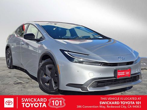 Used 2024 Toyota Prius Prime SE image 1