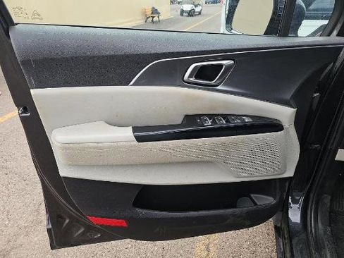 Used 2022 Kia Carnival LX FWD image 9