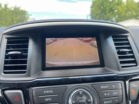 Used 2015 Nissan Pathfinder SV FWD image 19
