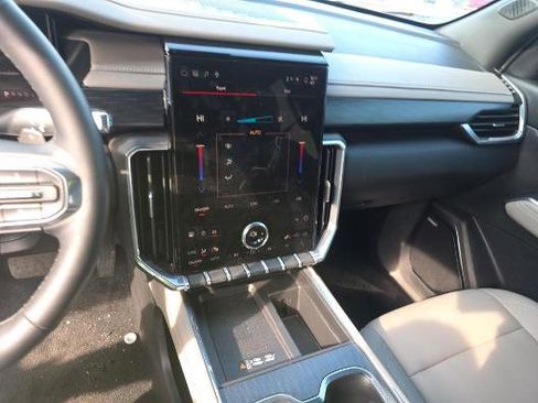 Used 2024 GMC Acadia Elevation w/ Black Edition image 7