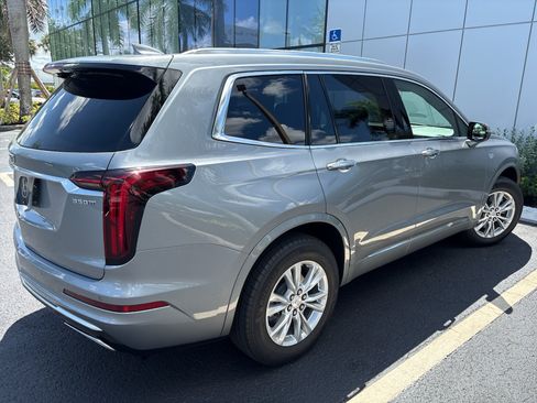 Used 2025 Cadillac XT6 Luxury FWD image 3