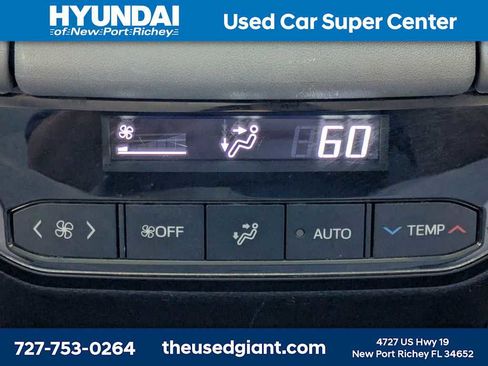 Used 2020 Toyota Highlander XLE FWD image 19
