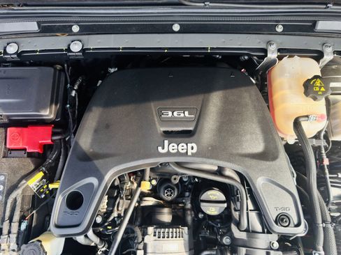 Used 2020 Jeep Gladiator Overland w/ Dual Top Group image 39