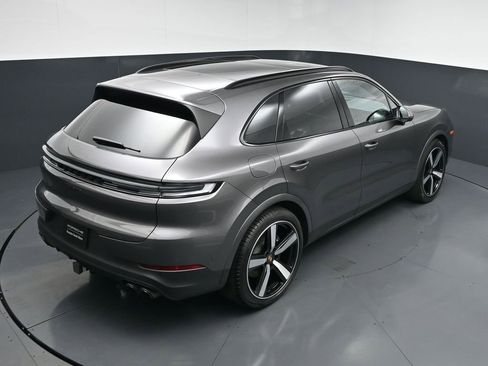 Used 2025 Porsche Cayenne AWD/4WD image 19