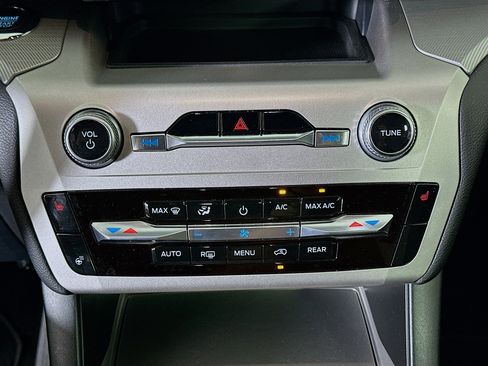 Used 2022 Ford Explorer XLT w/ Equipment Group 202A image 24