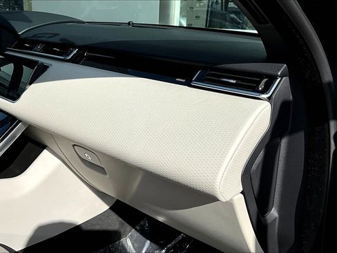 Used 2023 Land Rover Range Rover Velar R-Dynamic S image 16