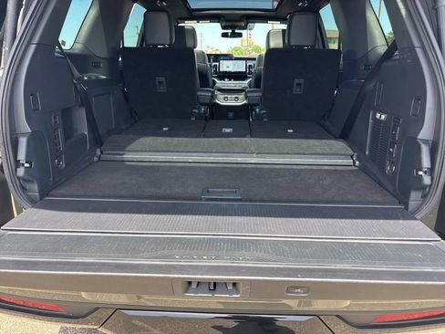 Used 2025 Ford Expedition Tremor AWD/4WD image 33