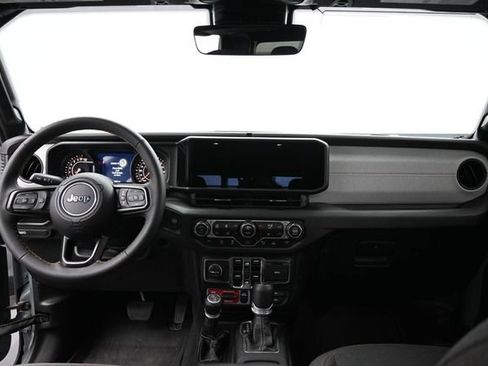 Used 2024 Jeep Gladiator Sport AWD/4WD image 21