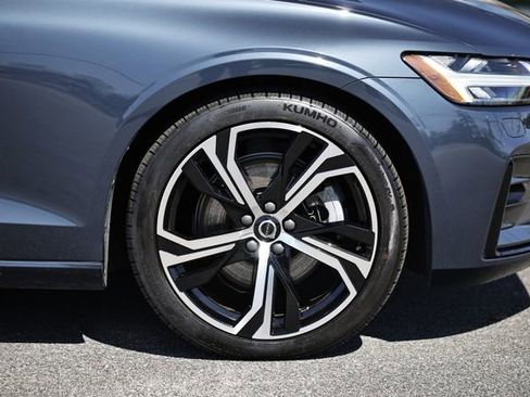 Used 2024 Volvo S60 B5 Core image 5