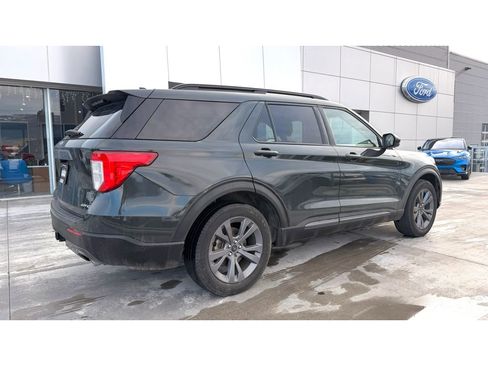Used 2022 Ford Explorer XLT w/ Equipment Group 202A image 9