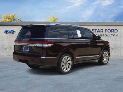 Used 2024 Lincoln Navigator Premiere AWD/4WD image 8