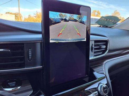 Used 2023 Ford Explorer Limited w/ Limited Technology Package image 8