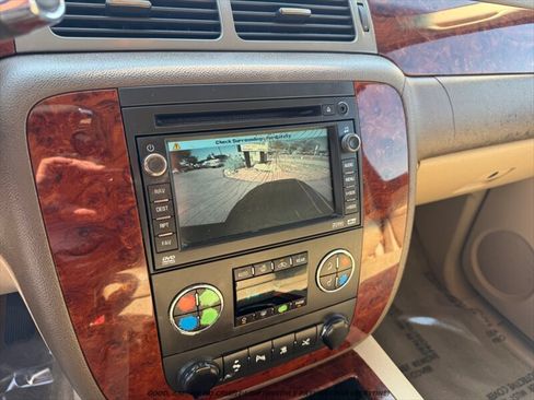 Used 2010 Chevrolet Tahoe LTZ AWD/4WD image 13