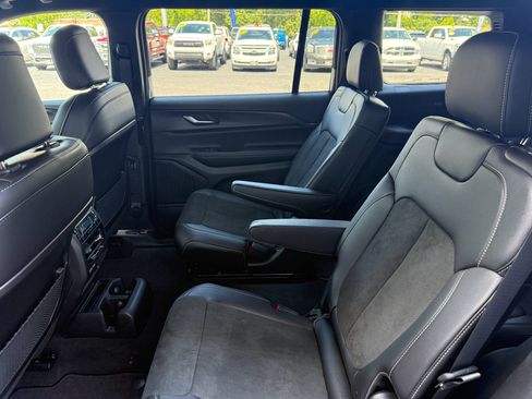 New 2025 Jeep Grand Cherokee L Altitude image 10