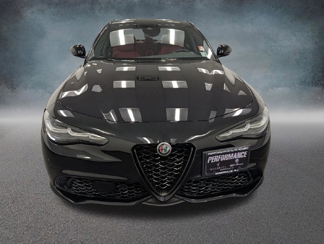 Used 2024 Alfa Romeo Giulia Veloce AWD/4WD image 2