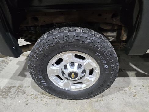 Used 2013 Chevrolet Silverado 2500 LT w/ Interior Plus Package image 28