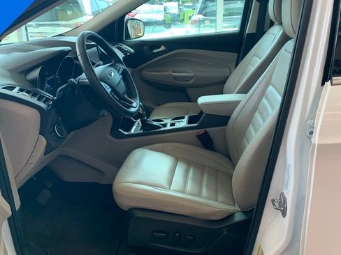 Used 2019 Ford Escape Titanium AWD/4WD image 3