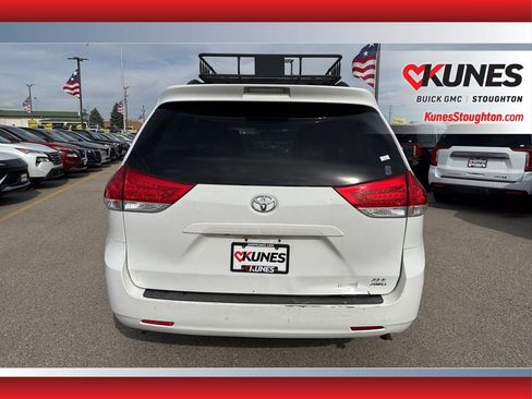 Used 2012 Toyota Sienna XLE image 8