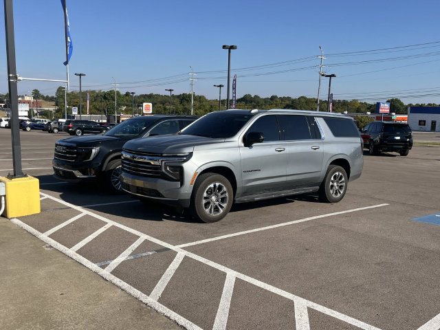 Certified 2025 Chevrolet Suburban LT w/ Comfort Package AWD/4WD image 5