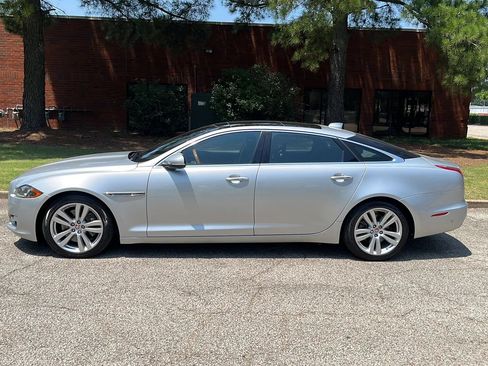 Used 2019 Jaguar XJ AWD image 2