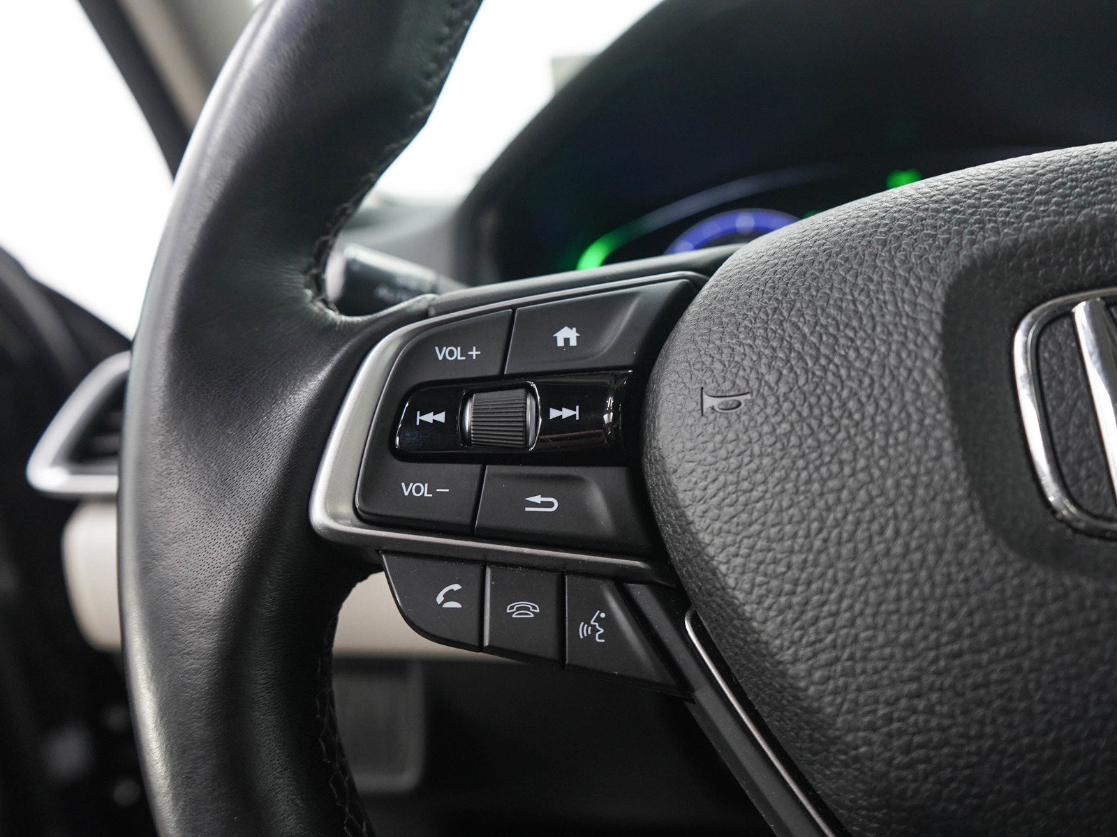 Used 2018 Honda Accord EX-L image 24