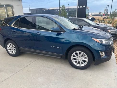 Used 2019 Chevrolet Equinox LT w/ Driver Convenience Package FWD image 2