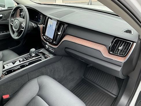 Certified 2023 Volvo XC60 T8 Plus w/ Protection Package Premier image 20