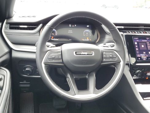 New 2025 Jeep Grand Cherokee Laredo w/ Luxury Tech Group I AWD/4WD image 12