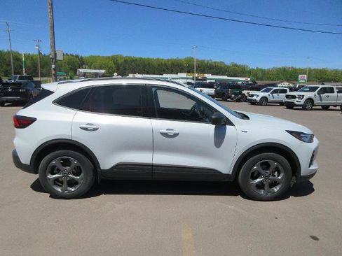 Certified 2025 Ford Escape ST-Line AWD/4WD image 5