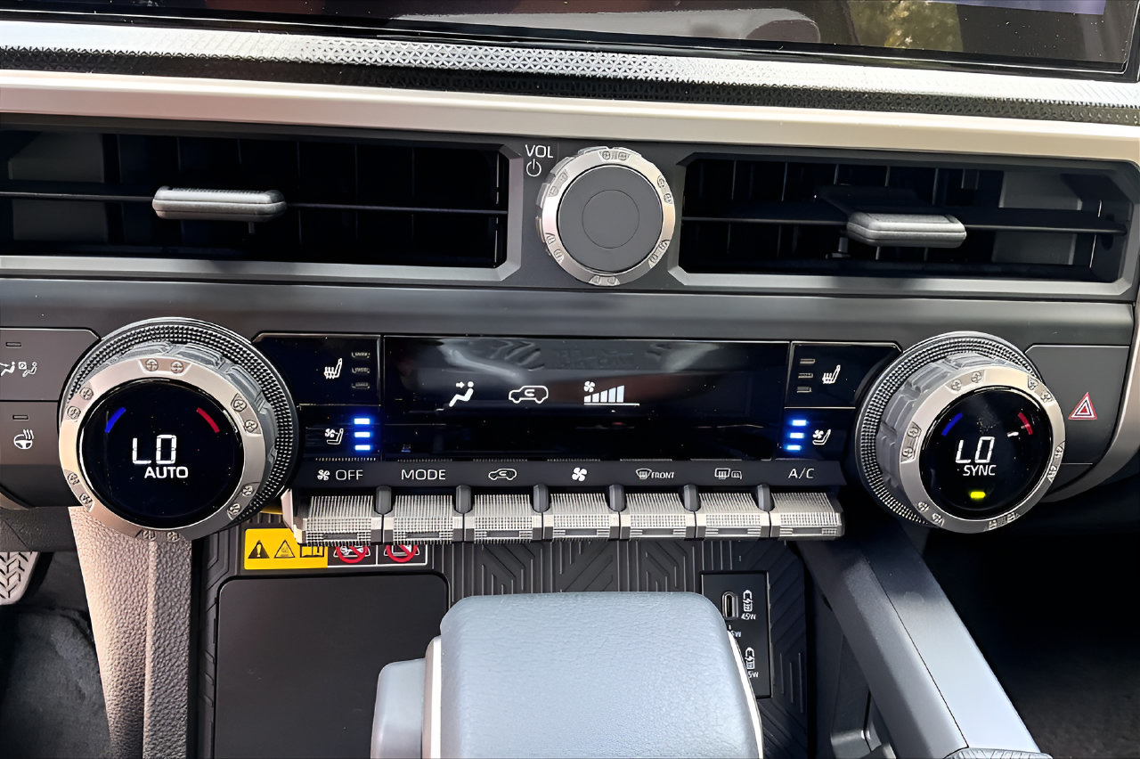 Used 2026 Toyota 4Runner Limited AWD/4WD image 23