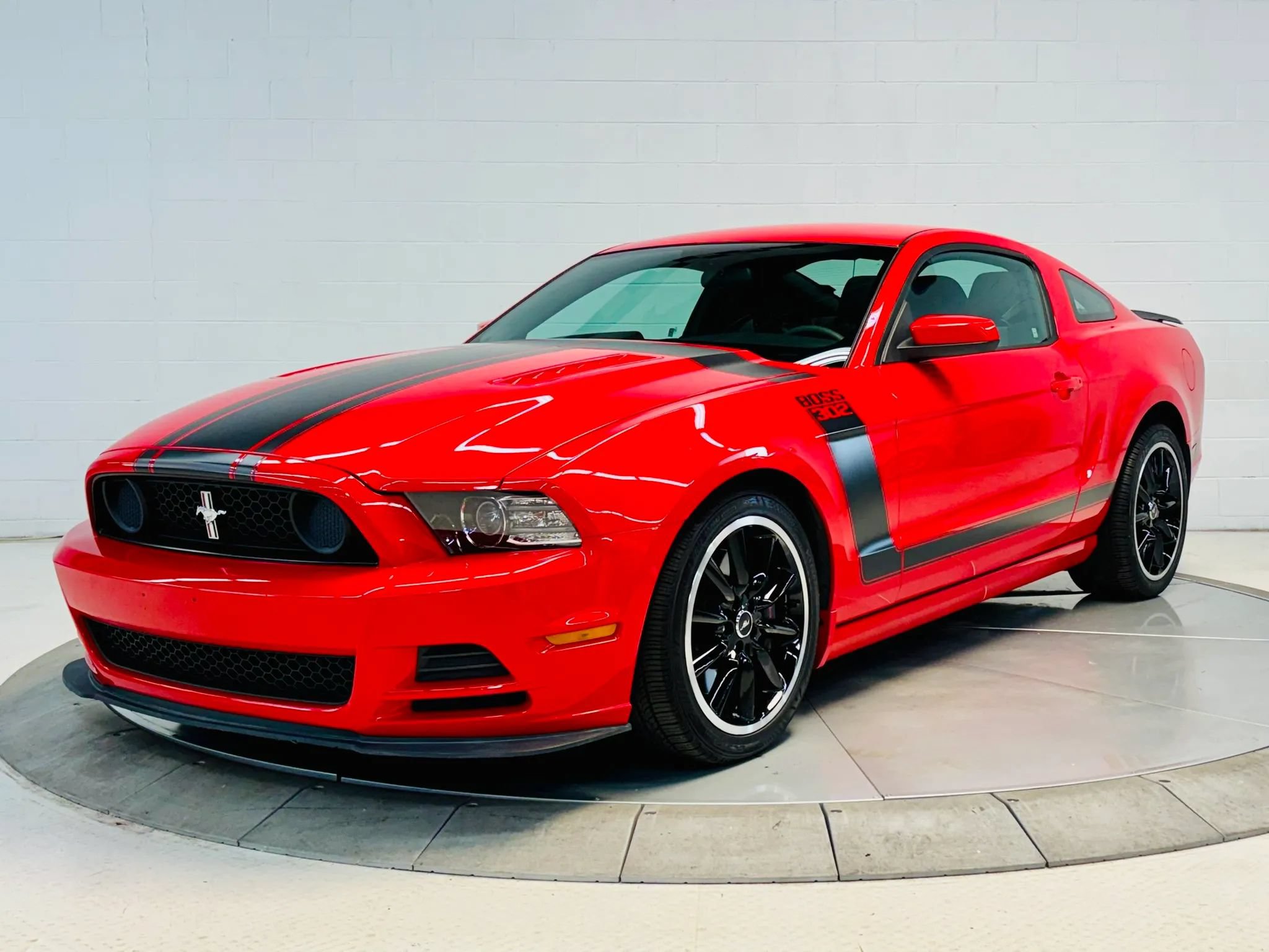 Used 2013 Ford Mustang Boss 302 RWD image 3