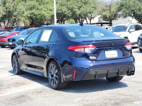 Used 2026 Toyota Corolla SE FWD image 3
